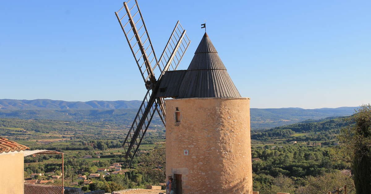 The windmill of Saint-Saturnin-lès-Apt.